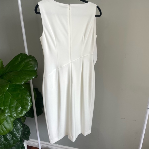 Elegant Calvin Klein Sleeveless White Sheath Dress with Shoulder Bow Size 6 - Picture 4 of 4